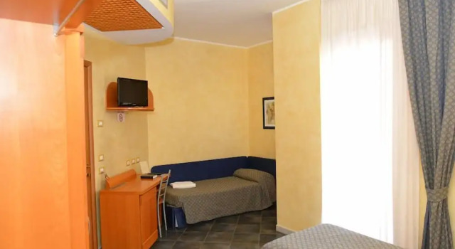 Трёхместный номер Standard Hotel Blue Roses