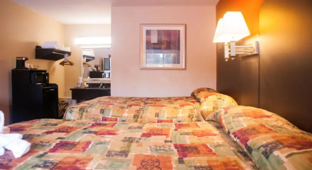 Четырёхместный номер Standard с видом на бассейн Super 8 by Wyndham Kissimmee/Maingate/Orlando Area