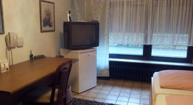 Am Hallenbad Hotel garni, Забронировать Отель Ратинген Северный Рейн-Вестфалия