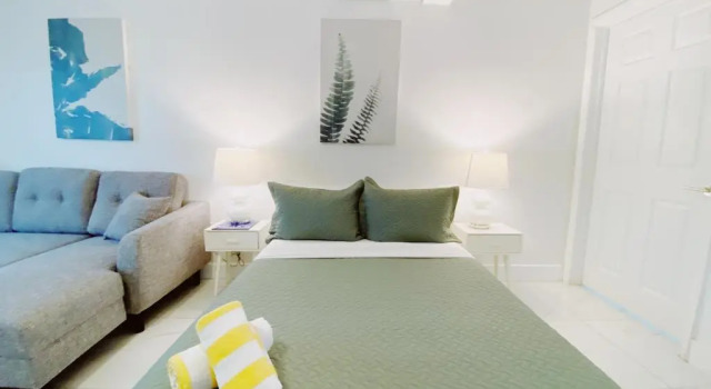 Samantha Apartments by Lowkl
