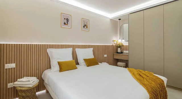 Haussmann Apartment - South-facing Balcony 2br/4p