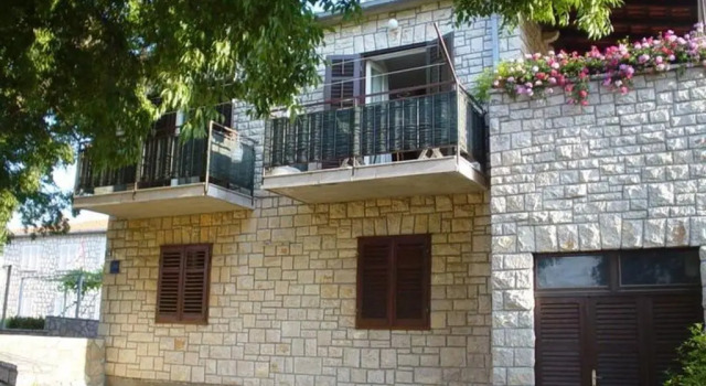 Apartments Neri - 200m from sea, Book Lejlighed Hoteller i Split Region med parkering, Parkering