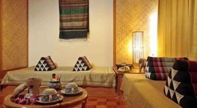 Люкс Deluxe Coral Hotel Bangsaphan