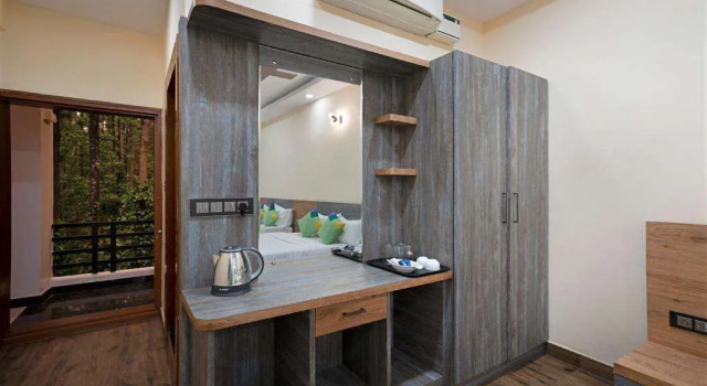 Treebo Sky Vista Suites with Hill View, Забронировать Отель Отели штата Карнатаки с парковкой, Парковка