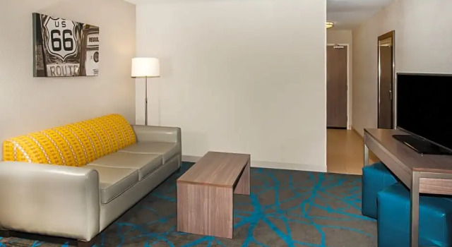 Четырёхместный люкс c 1 комнатой Holiday Inn Express & Suites Litchfield by IHG