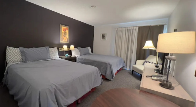 Четырёхместный номер Premier Цокольный этаж Monashee Motel
