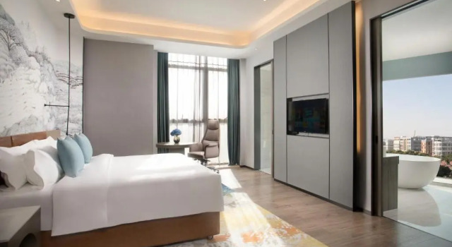Двухместный люкс Premier Ramada Encore by Wyndham Guangzhou South