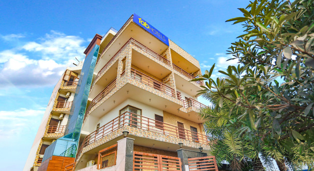 Fabhotel The Horizon