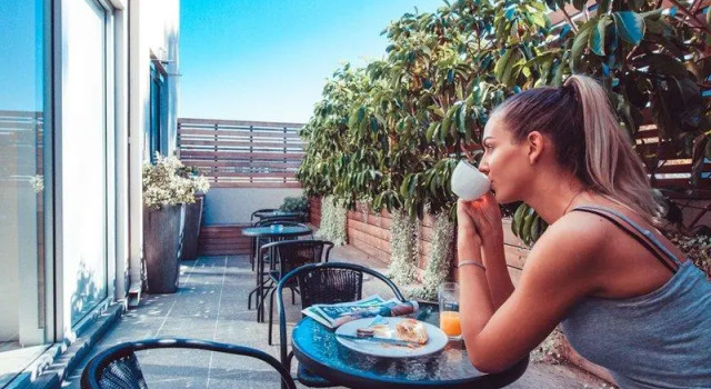 Кровать в общем номере Crown Hotel Surry Hills