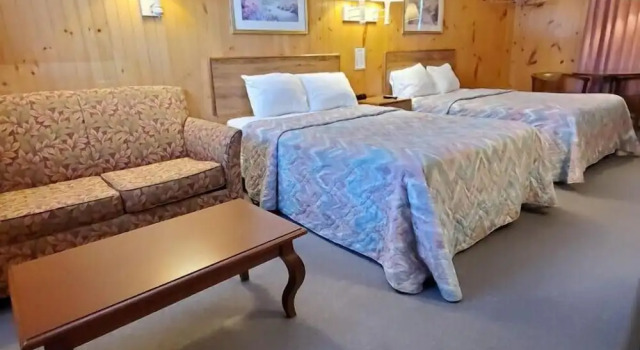 Четырёхместный семейный номер Standard Red Ranch Inn