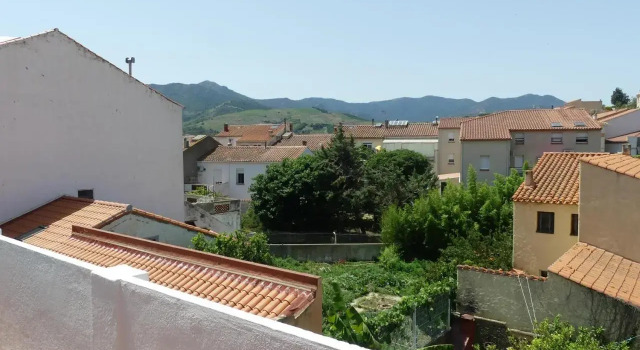 Rue sebastien spacious apartment close beach