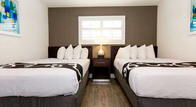 Четырёхместный люкс SureStay Hotel by Best Western Seaside Monterey
