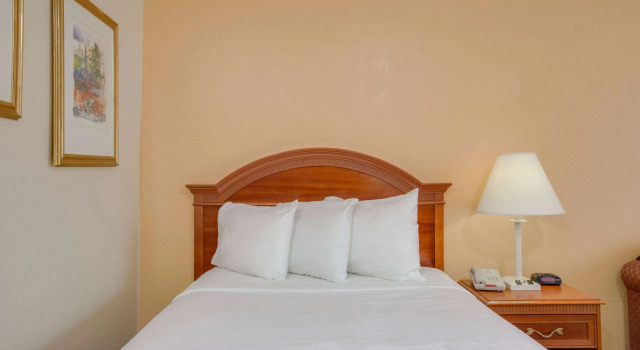 Days Inn by Wyndham Asheville West, Забронировать Мини-отель Кендлер Аппалачи