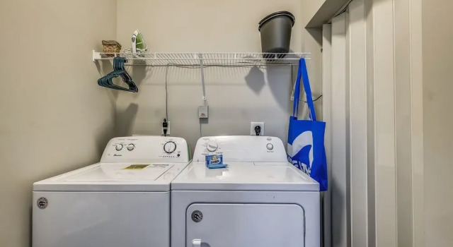 Vacation Station by Book That Condo, Rezerwuj Hotel Hotele w Lower Grand Lagoon z parkingiem, Parking