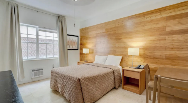 Двухместный номер Standard James Hotel