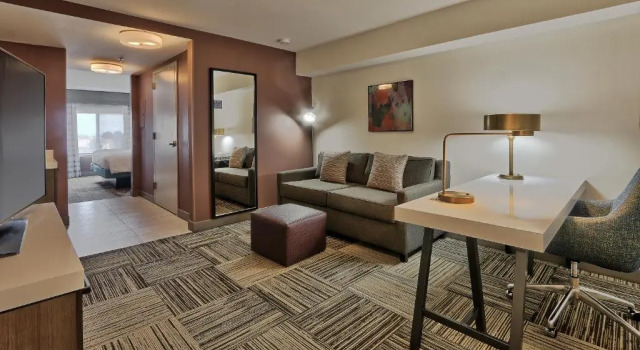 Полулюкс Hilton Garden Inn Albuquerque/Journal Center