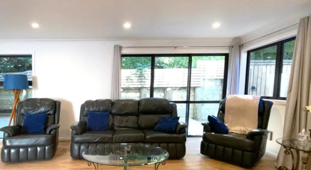 NO PARTY ALLOWED, Entire Brand New 3 bedroom townhouse, free unlimited fibre wifi and free parking