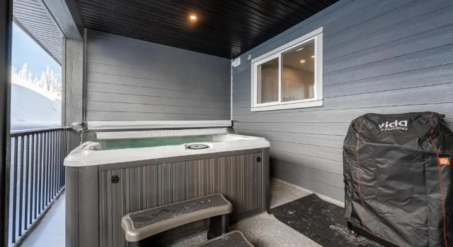 Апартаменты Grizzly Ridge Getaway Brand New, Hot Tub, Sleeps 11