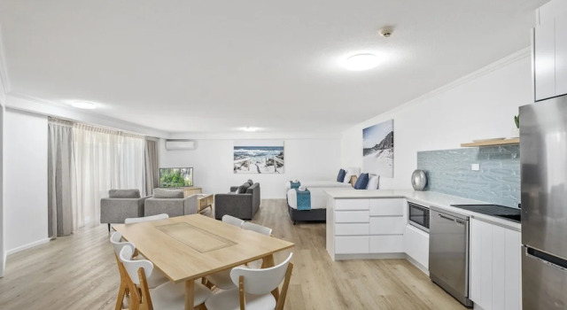 Семейный номер Standard с балконом Sovereign on the Gold Coast