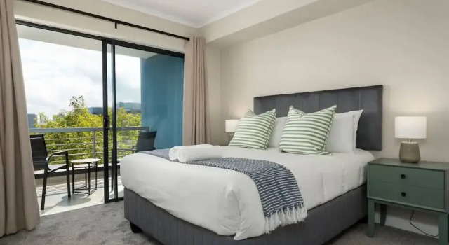 Апартаменты Modern 2 Bed Century City Apartment, Pool + Braai