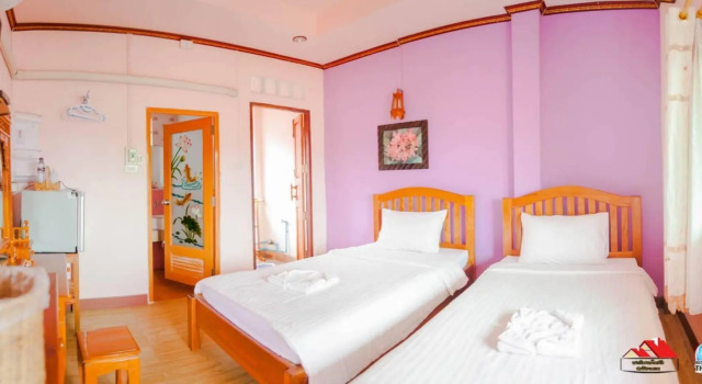 Panisa Guesthouse, Varaa Hotelli Hotellit North-Eastern Thailand pysäköinnillä, Pysäköinti