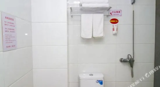 Migao Chain Hotel (Dezhou Chenghuangmiao Pedestrian Street No.5 Middle School Shop), Prenota Hotel Hotel a Shandong con parcheggio, Parcheggio