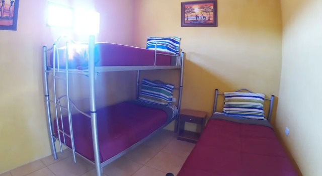 Кровать в общем номере Casa TINY