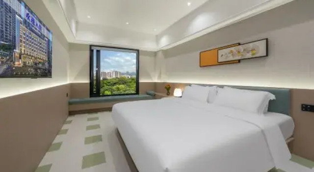 Семейный люкс с видом на озеро Century Holiday Hotel