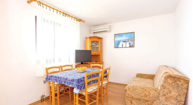 Beautiful Home in Malinska With Wifi and 3 Bedrooms, Prenota Hotel Hotel a Isole Quarnerine con parcheggio, Parcheggio