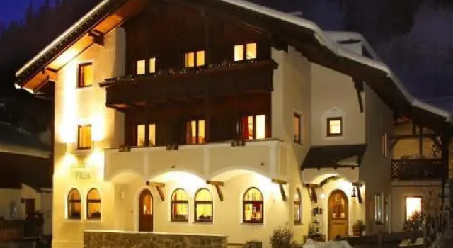 Residence Frea, Забронировать Отель Отели Сельва-ди-Валь-Гардена с парковкой, рядом с Бугельный подъёмник Кадепунт, Парковка