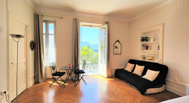 Grand studio 38m2 dans ancien palace avec piscine et place de parking privée, Prenota Appartamento Hotel a Alvernia con parcheggio, Parcheggio