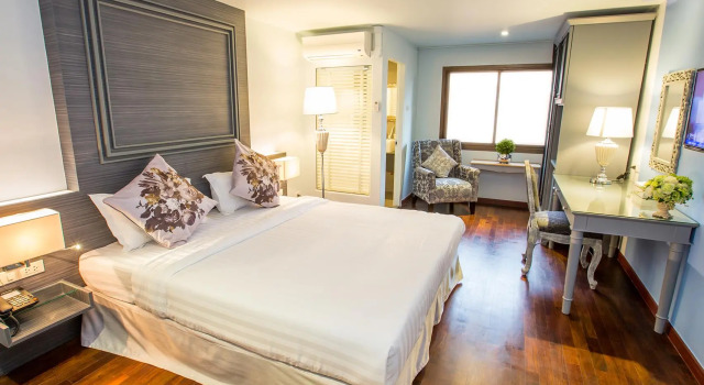 Кровать в общем номере The Sathon Vimanda Hotel