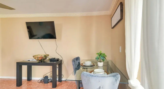 Апартаменты с 3 комнатами 5 Mi to Hard Rock Stadium! Townhome w/ Games