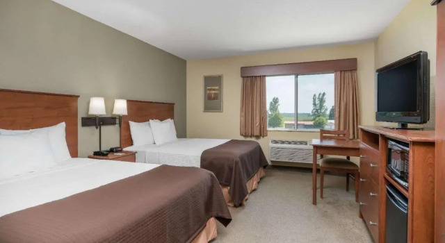Двухместный номер Deluxe AmericInn by Wyndham Newton
