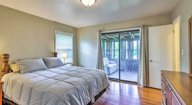 Family-friendly Omaha Home ~ 5 Mi to Dtwn!, Book Feriehus Omaha Nebraska