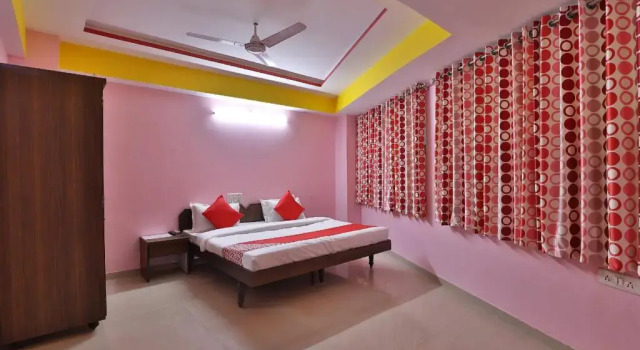 Radhesh Banquet Hall And Rooms By OYO Rooms