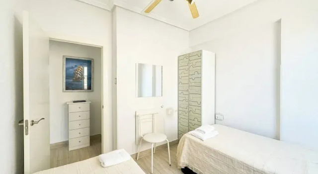 Large Apartment for 6 People on the Seaside, Забронировать Апартаменты/квартира Отели Ориуэла с парковкой, Парковка