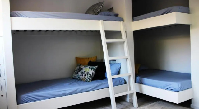 Кровать в общем номере Yeppoon Beachhouse