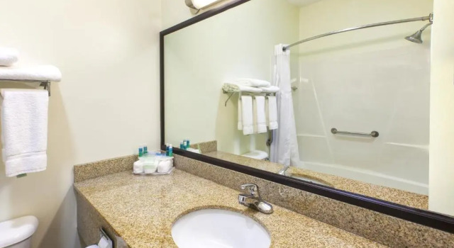 Номер Standard Country Inn & Suites by Radisson Benton Harbor-St Joseph MI