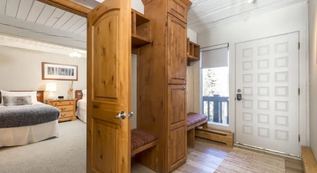 True Ski-in Ski-out Stunning Mountain Views