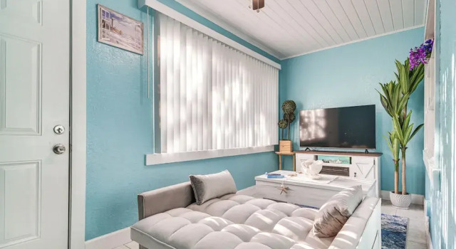 Central Location! Walkable Studio in St Pete Beach