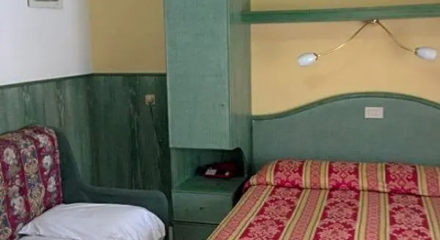 Трёхместный номер Standard с балконом Hotel Harrys