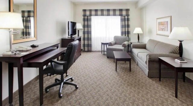 Люкс Holiday Inn Springdale-Fayetteville Area by IHG