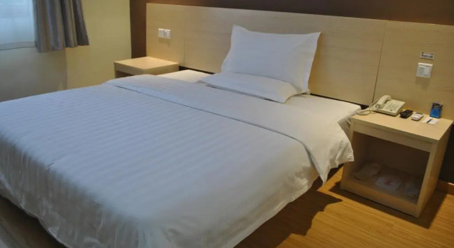 Super 8 Jinan Daminghu East Gate