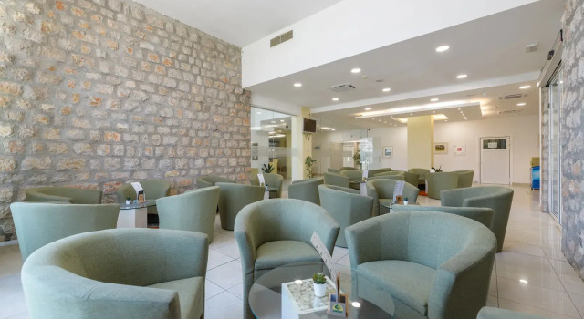 Family Hotel Adria - All inclusive, Забронировать Отель Отели Биоград-на-Мору с бассейном, рядом с Частный Пляж «Кемп Сенди», Бассейн