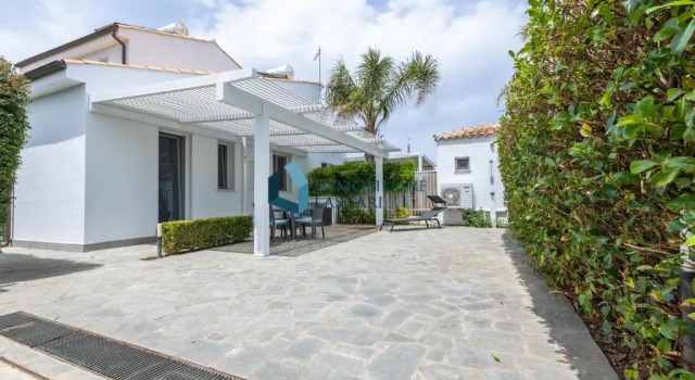 Коттедж с 2 комнатами Villa Bianca 2 a 100 metri dalla spiaggia