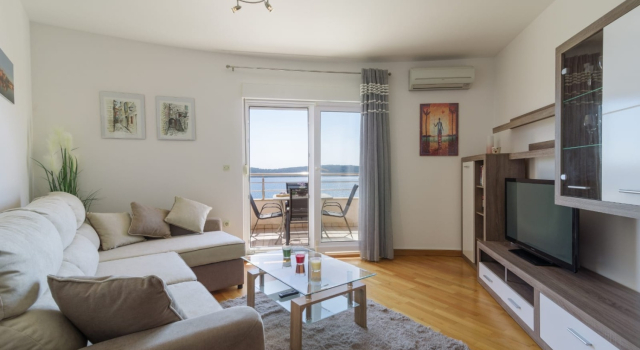 Apartment Pery - 2 bedroom sea view apartment: A1 Trogir, Riviera Trogir, Забронировать Апартаменты/квартира Трогир 