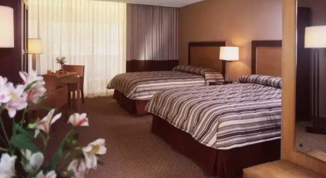Spa Resort Casino, Забронировать Курортный отель Курортные отели Палм-Спрингса, рядом с Agua Caliente Casino, Курортный отель