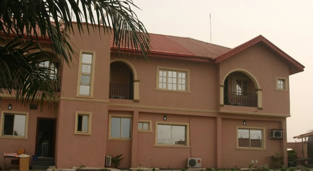 Esado Suites and Conference Alagbado, Varaa Hotelli Alagbado Ifako-Ijaye