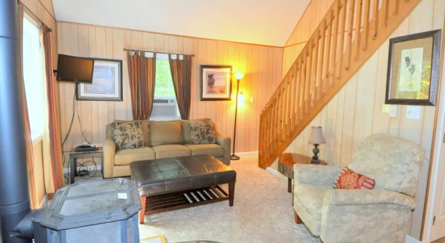 Trails End River Retreat - Riverside, Buchen Sie Ferienhaus Hotels in West Virginia mit Pool, Schwimmbad